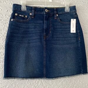 DKNY Jeans Mis Rise Denim Skirt size 4